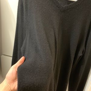 Men’s v neck sweater